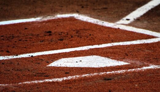 「step up to the plate」の意味とは？「責任を引き受ける・本気で取り組む」をネイティブが使う表現を解説