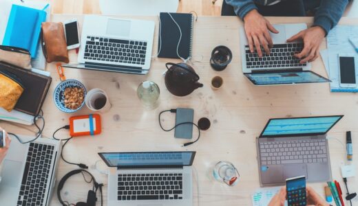 「what does 〜 stand for?」の意味とは？「それって何の略？」をネイティブが使う表現を解説