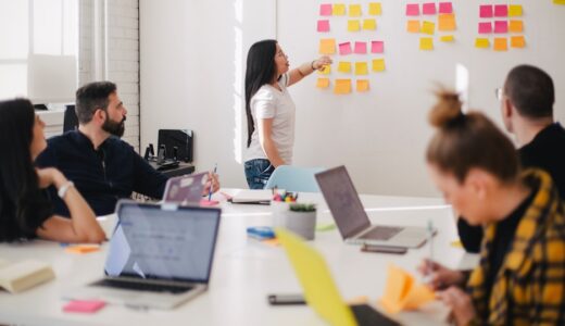 「what do you do for a living?」の意味とは？「お仕事は何を？」をネイティブが使う表現を解説
