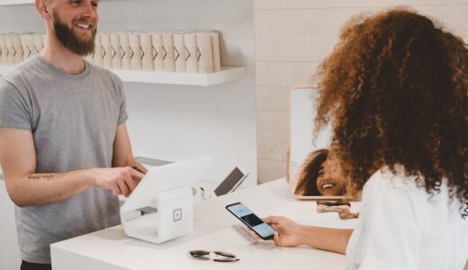 「cash or credit?」の意味とは？「現金ですかクレカですか」をネイティブが使う表現を解説