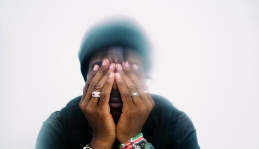 「恥ずかしい」は英語で？ashamed と embarrassed の違いを使い分けで解説