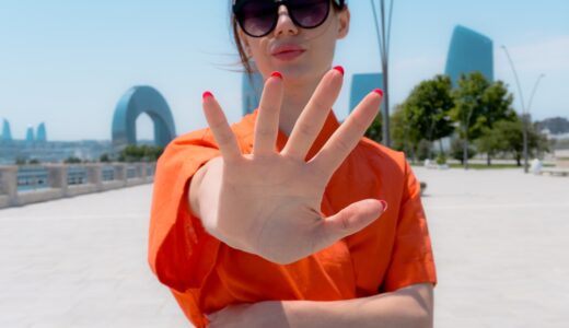 「split hairs」の意味とは？「細かいこと言わないで」をネイティブが使う英語表現
