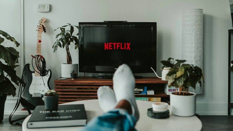 Netflixを見て夢中になる様子
