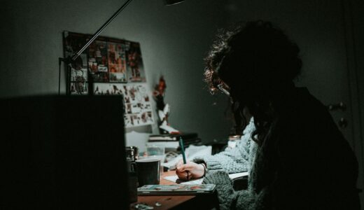 「break one’s neck」の意味とは？「必死に努力する！」をネイティブが使う表現を解説