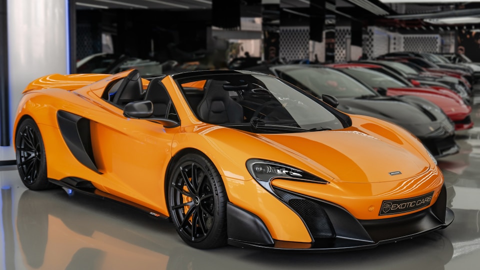 ショールームのスポーツカー