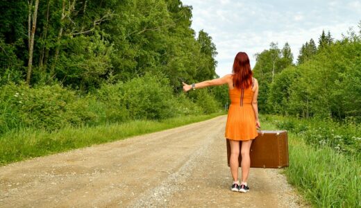 「Are you visiting?」の意味とは？初対面のスモールトークで使えるネイティブ表現を解説