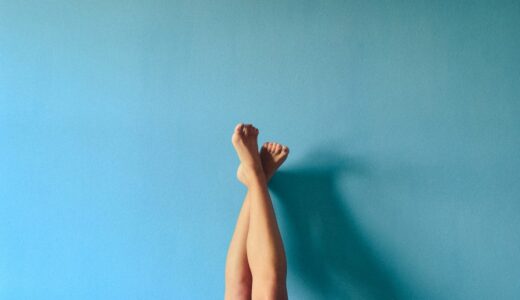 「have two left feet」の意味とは？「不器用！下手！」をネイティブが使う表現を解説