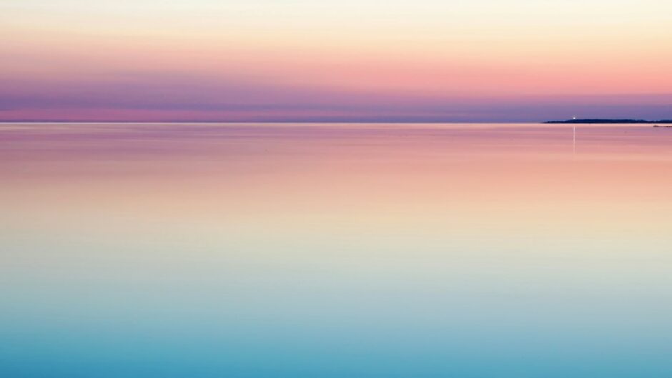 穏やかな夕暮れの海