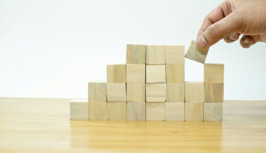 「on top of that」の意味とは？「その上！さらに！」をネイティブが使う表現を解説