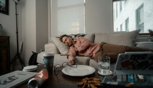 「food coma」の意味とは？「（満腹後の）眠気やダルさ！」をネイティブが使う表現を解説