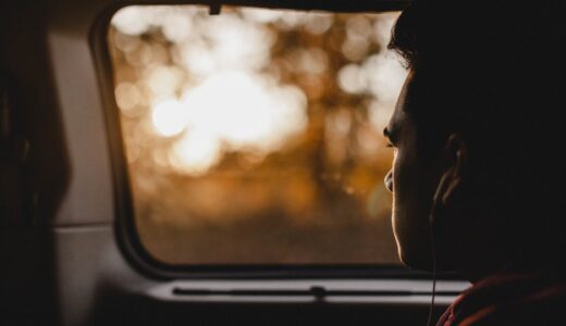 「crack the window」の意味とは？「窓を少しだけ開ける」をネイティブが使う英語表現を解説