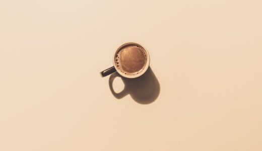 「I need a pick-me-up」の意味とは？「元気がいるな」と伝える方法をネイティブ目線で解説