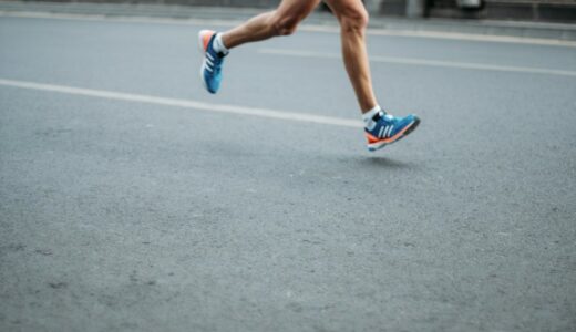「in a minute」の意味とは？「すぐに！」をネイティブが使う表現を解説