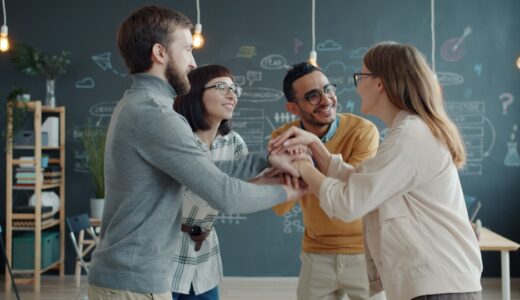 「rally the troops」の意味とは？「一丸となって行動する」をネイティブが使う表現を解説
