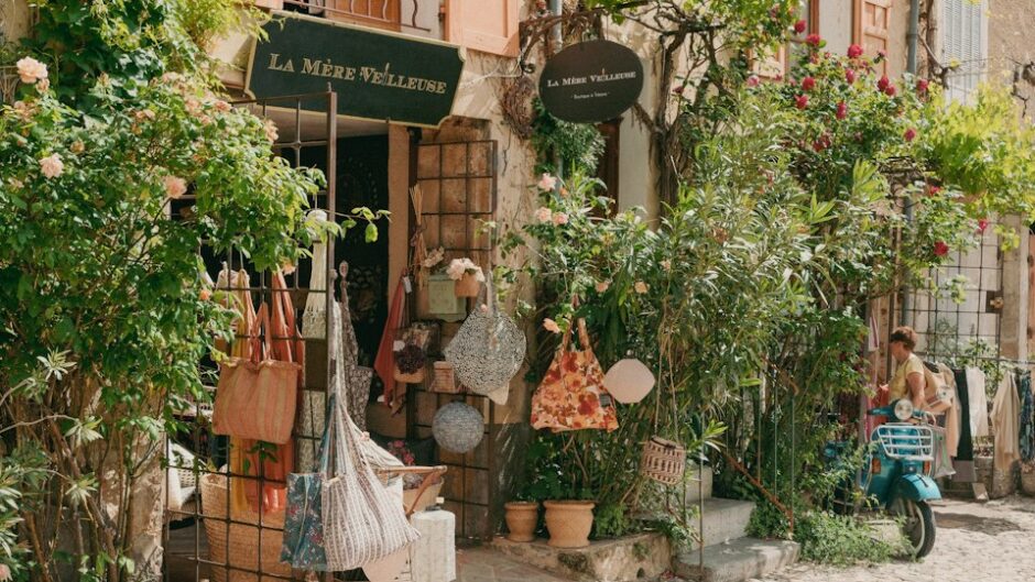 植物に囲まれたおしゃれなお店