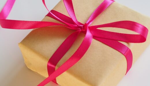 「I got you something」の意味とは？「お土産買ってきたよ」をネイティブが使う表現