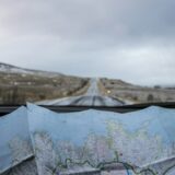 地図を見て困惑する様子