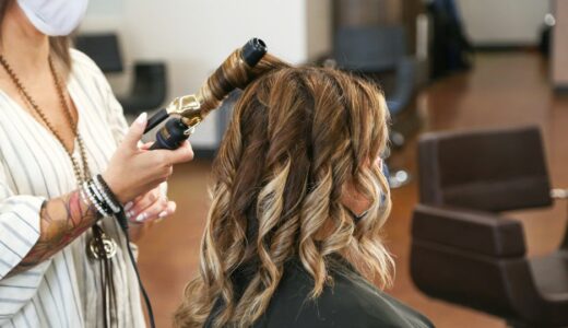「hairdo」の意味とは？「ヘアスタイル」をネイティブが使う表現を解説