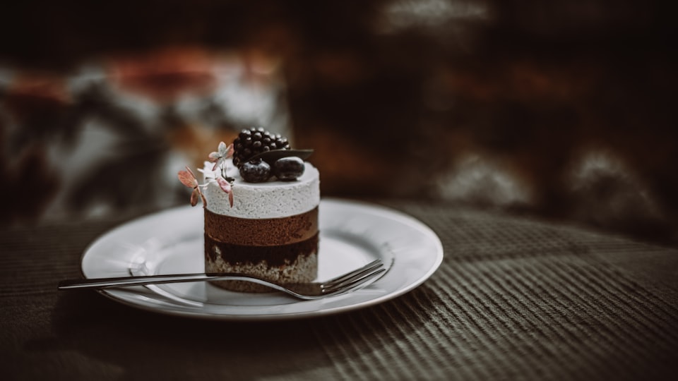 ベリーののったチョコレートケーキ