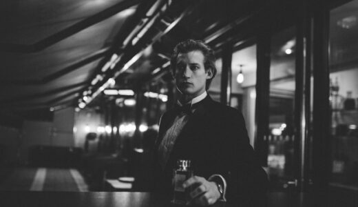 「drown one’s sorrows」の意味とは？「やけ酒を飲む」をネイティブが使う表現を解説