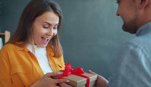 「It means a lot to me.」の意味とは？「とても嬉しい」をネイティブが使う表現を解説
