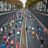 マラソン大会を走るランナーたち