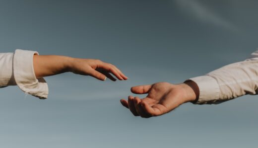 「quid pro quo」の意味とは？「見返り・交換条件」をネイティブが使う表現