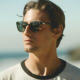 サングラスをかけたかっこいい男性
