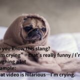 I’m crying の意味とは？「ウケる」という英語表現