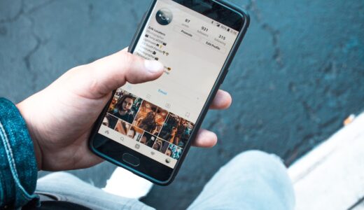 「chronically online」の意味とは？「ネット依存・現実離れ」をネイティブが使うスラング