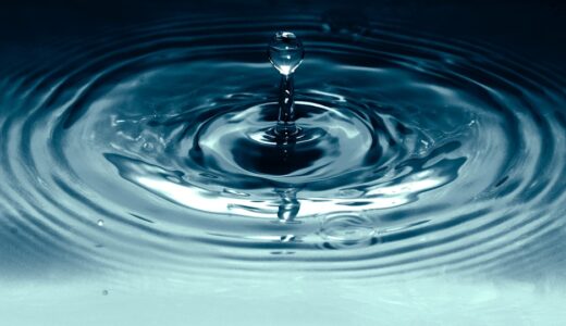 「a drop in the bucket」の意味とは？「雀の涙・焼け石に水」をネイティブが使うイディオムを解説