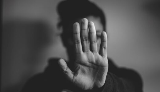 「jump the gun」の意味とは？「早まる・フライングする」をネイティブが使うイディオムを解説