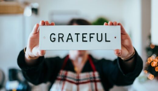 「it means a lot to me」の意味とは？「とても嬉しい・すごく意味がある」をネイティブが使う表現を解説