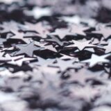 紙吹雪で祝うパーティー - understood the assignmentのイメージ