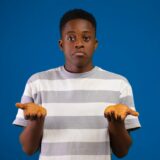 わからなくて考え込む人 - I don't knowのイメージ