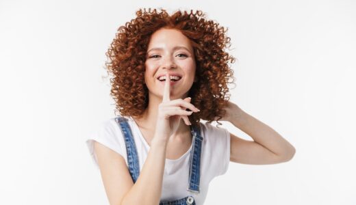「don't play coy」の意味とは？「もったいぶるな・とぼけるな」をネイティブが使う表現を解説
