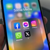 SNSアプリのアイコンが並んだスマホ画面