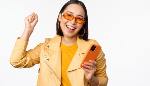 「talk away」の意味とは？「しゃべり続ける・どうぞ話して」をネイティブが使う表現を解説