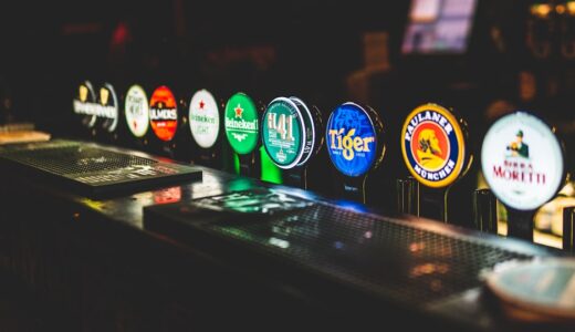 「barfly」の意味とは？「バーの常連・大酒飲み」をネイティブが使う表現を解説