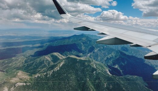 Who are you flying with? の意味とは？「どの航空会社で行くの？」と聞くネイティブ表現