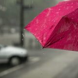 豪雨に見舞われる街