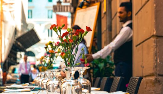「can I be excused?」の意味とは？「中座してもいいですか・失礼します」をネイティブが使う表現を解説