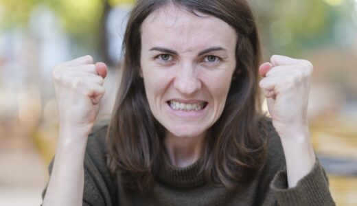 「he's a piece of work」の意味とは？「とんでもない奴・かなり厄介な人」をネイティブが使う表現を解説