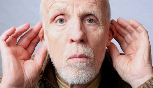 「I can't hear myself think」の意味とは？「うるさくて集中できない」をネイティブが使う表現を解説