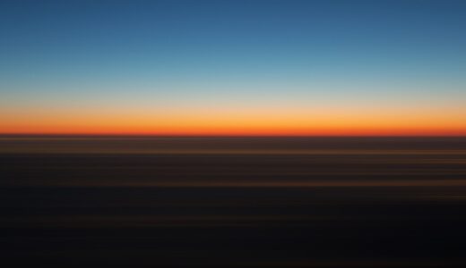 「on the cusp of」の意味とは？「転換期にある・〜の直前だ」をネイティブが使う表現を解説