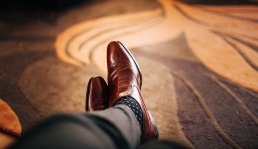 「put yourself in my shoes」の意味とは？「こっちの身にもなってよ」をネイティブが使う表現を解説