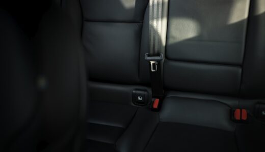 「take a back seat」の意味とは？「一歩引く・主導権を譲る」をネイティブが使う表現を解説