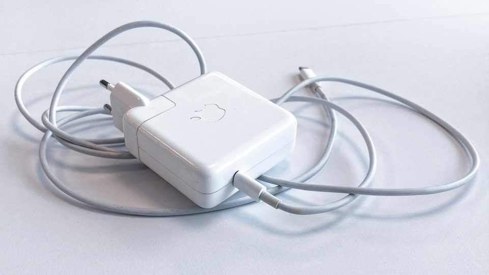充電器とケーブル