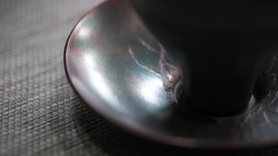 テーブルに置かれた茶器